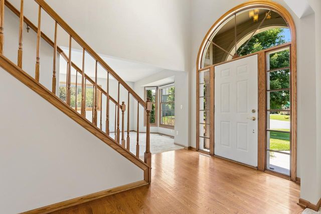 8079 Spruce Trail, Eden Prairie, MN 55347