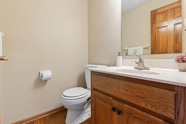 8079 Spruce Trail, Eden Prairie, MN 55347