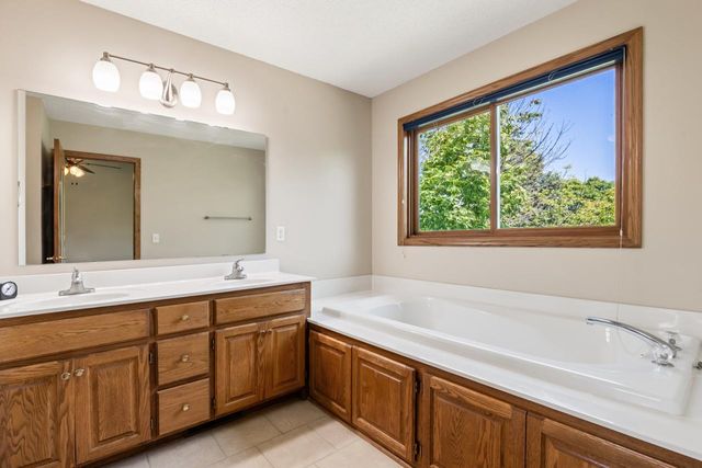 8079 Spruce Trail, Eden Prairie, MN 55347
