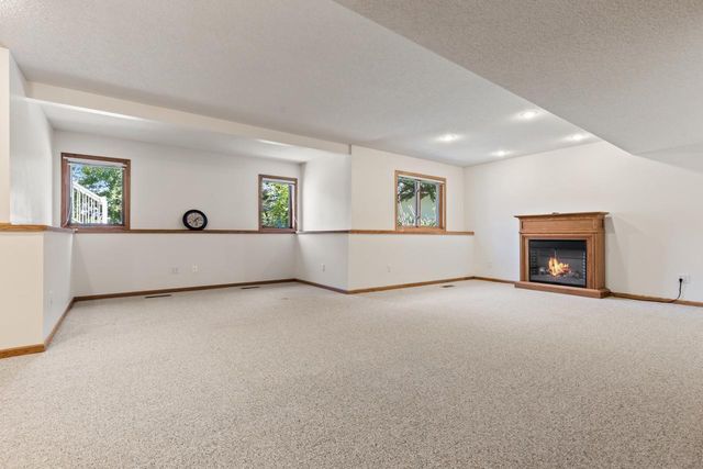 8079 Spruce Trail, Eden Prairie, MN 55347