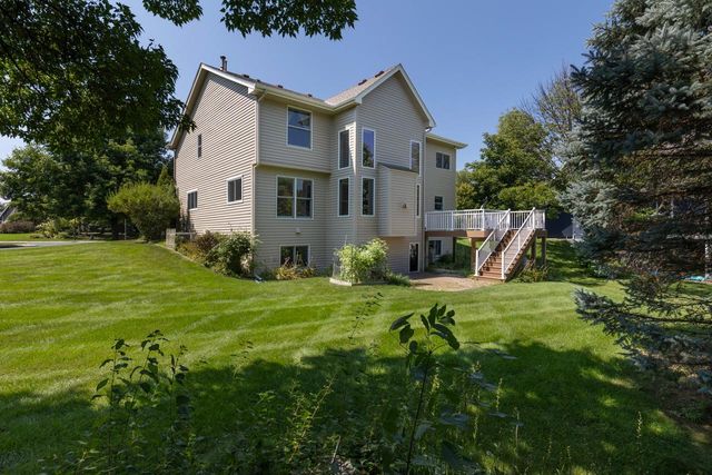 8079 Spruce Trail, Eden Prairie, MN 55347