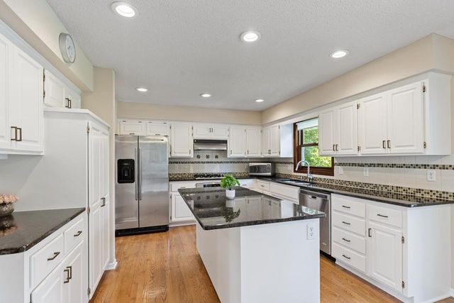 8079 Spruce Trail, Eden Prairie, MN 55347