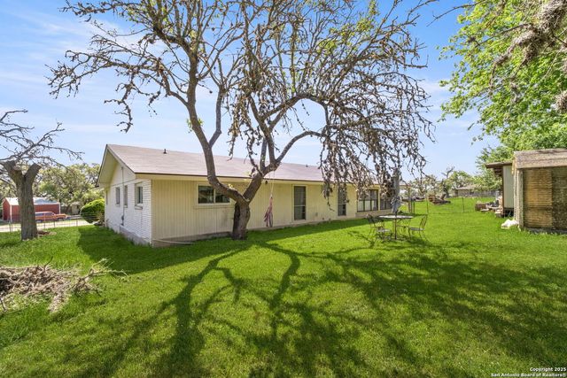 111 Austin Dr S, Boerne, TX 78006