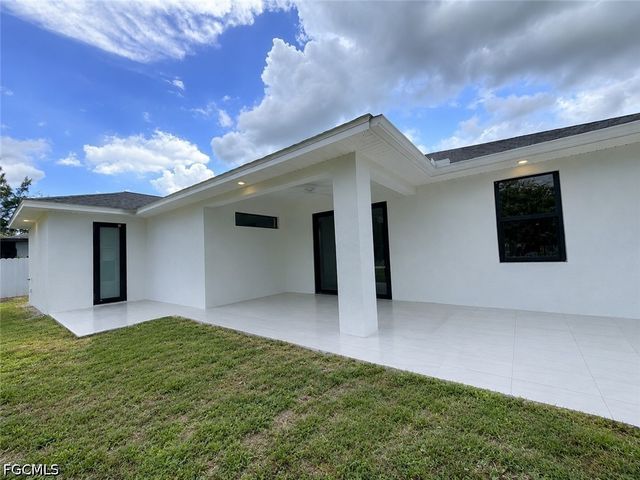 363 SW 24th CT, Cape Coral, FL 33991