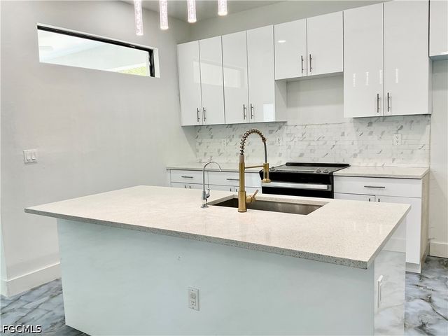 363 SW 24th CT, Cape Coral, FL 33991