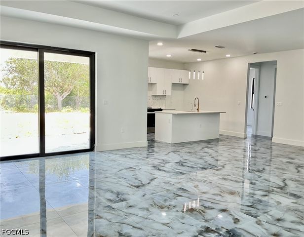 363 SW 24th CT, Cape Coral, FL 33991