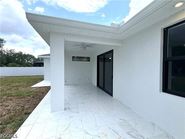 363 SW 24th CT, Cape Coral, FL 33991