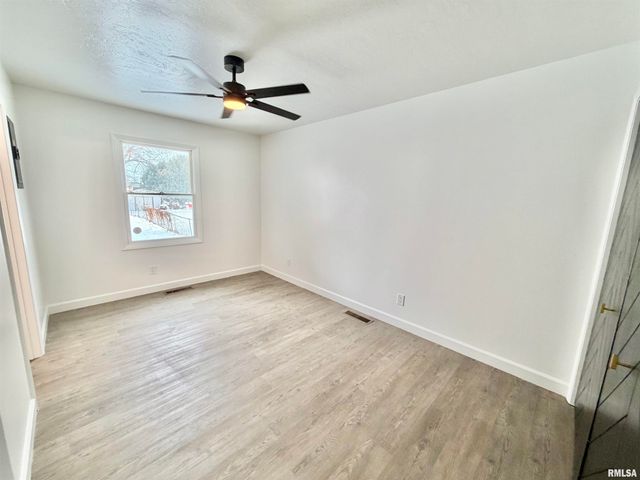 1250 MONROE Street, Galesburg, IL 61401