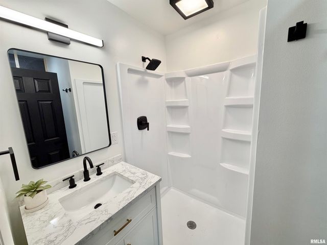 1250 MONROE Street, Galesburg, IL 61401