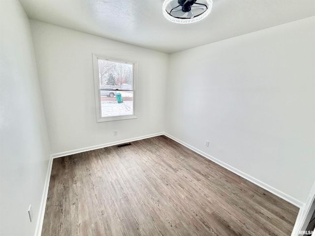 1250 MONROE Street, Galesburg, IL 61401