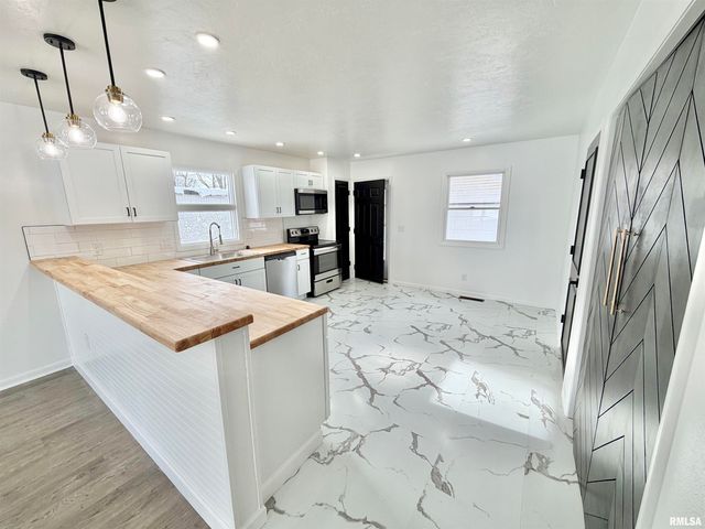 1250 MONROE Street, Galesburg, IL 61401