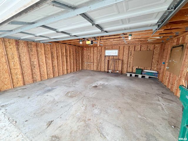 1250 MONROE Street, Galesburg, IL 61401