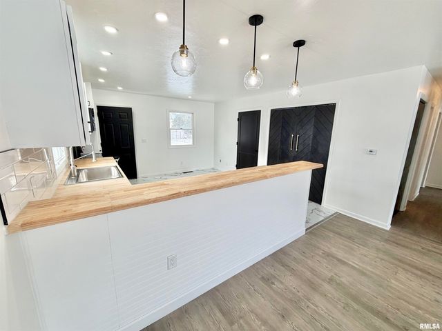 1250 MONROE Street, Galesburg, IL 61401