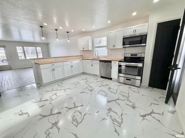 1250 MONROE Street, Galesburg, IL 61401