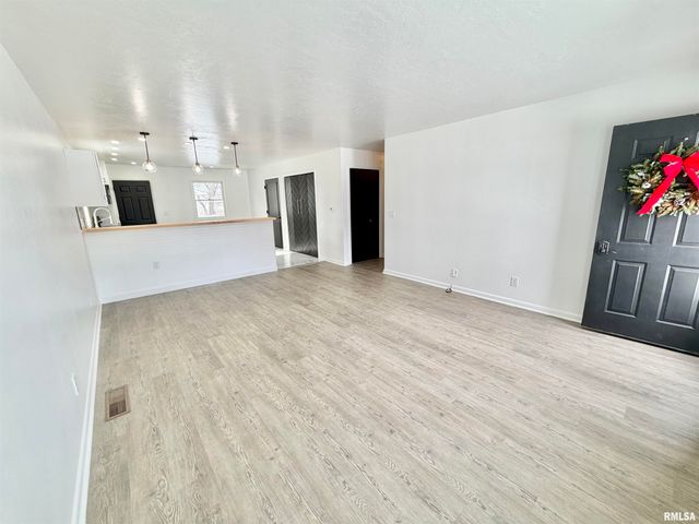 1250 MONROE Street, Galesburg, IL 61401