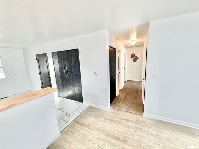 1250 MONROE Street, Galesburg, IL 61401