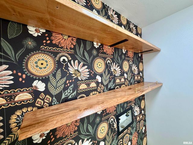 1250 MONROE Street, Galesburg, IL 61401