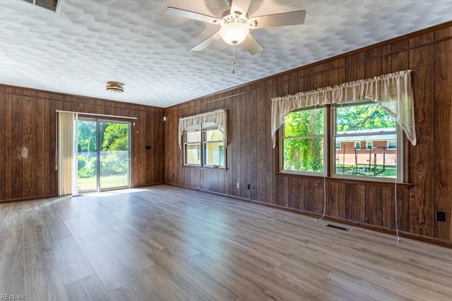 113 Adams DR, Newport News, VA 23601