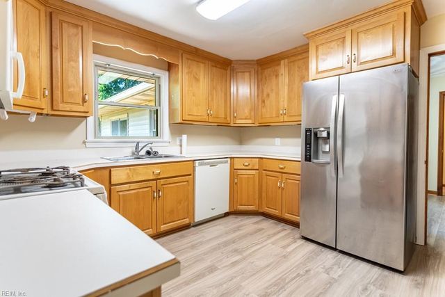 113 Adams DR, Newport News, VA 23601