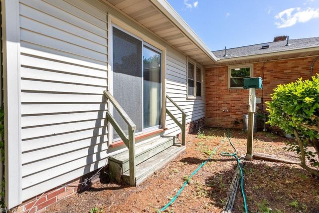 113 Adams DR, Newport News, VA 23601
