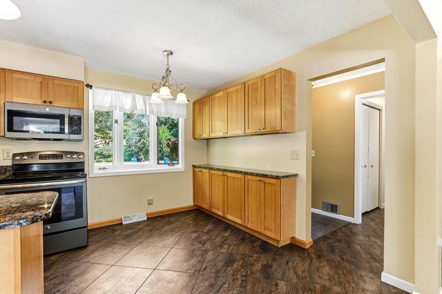 16307 Moorland Circle, Minnetonka, MN 55345