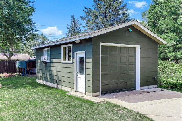16307 Moorland Circle, Minnetonka, MN 55345