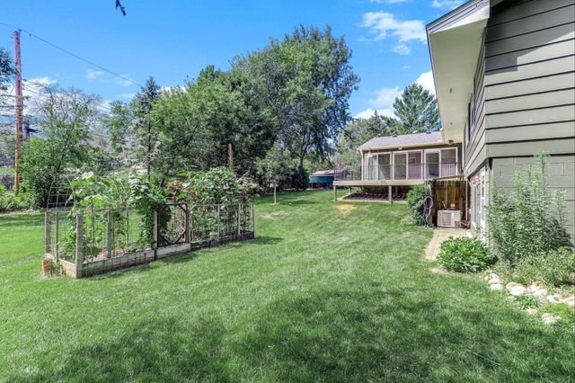 16307 Moorland Circle, Minnetonka, MN 55345