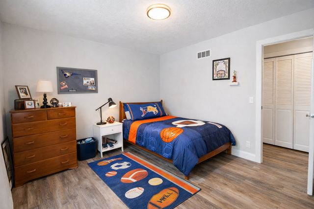 1042 E Circle Drive, Wayzata, MN 55391