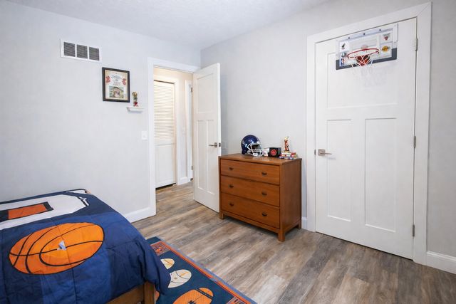 1042 E Circle Drive, Wayzata, MN 55391