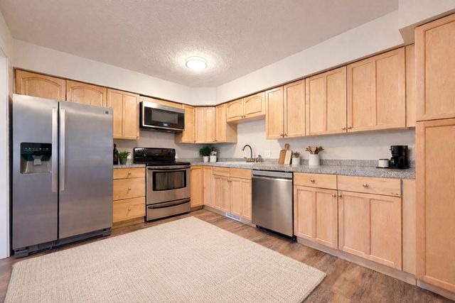 1042 E Circle Drive, Wayzata, MN 55391