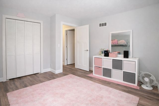 1042 E Circle Drive, Wayzata, MN 55391