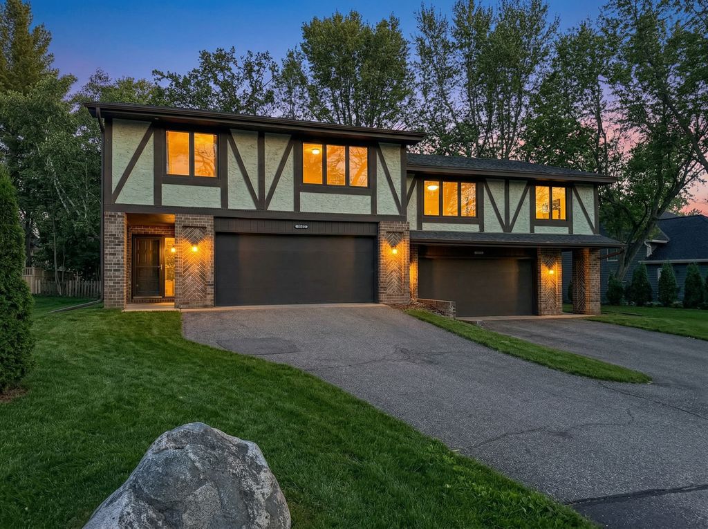 1042 E Circle Drive, Wayzata, MN 55391