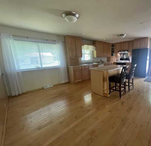 1549 N 7 Mile Road, Sanford, MI 48657