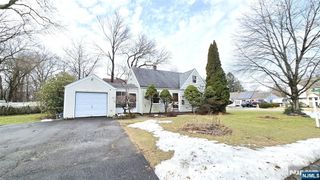 21 Romondt Road, Pequannock Township, NJ 07444