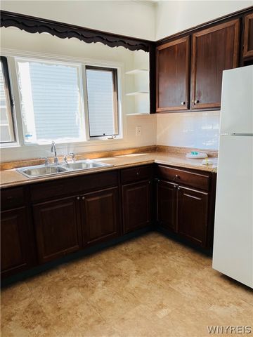 37 Abbottsford Place, Buffalo, NY 14213