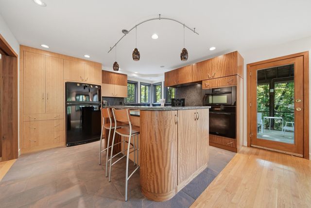 10 Eaton Road, Amherst, NH 03031
