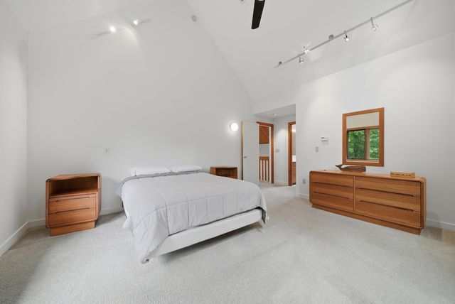 10 Eaton Road, Amherst, NH 03031