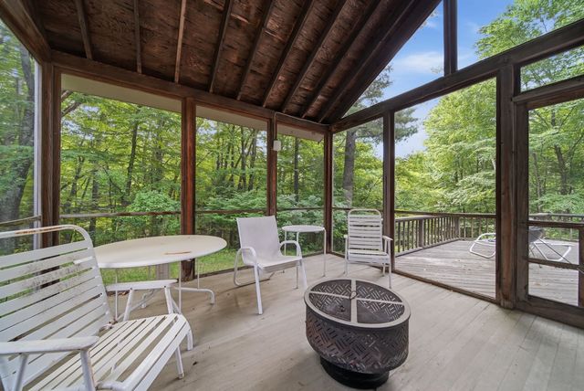10 Eaton Road, Amherst, NH 03031