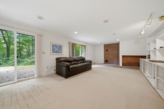 10 Eaton Road, Amherst, NH 03031