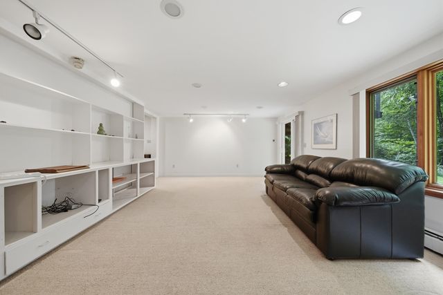 10 Eaton Road, Amherst, NH 03031