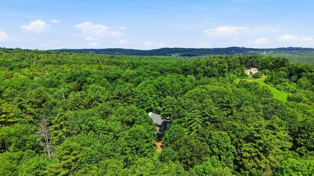 10 Eaton Road, Amherst, NH 03031