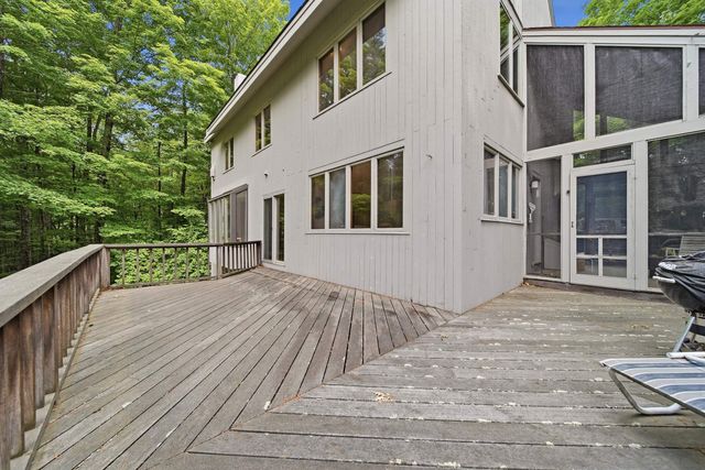 10 Eaton Road, Amherst, NH 03031