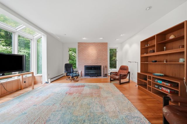10 Eaton Road, Amherst, NH 03031