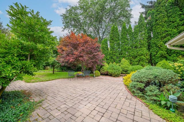 15720 W Roualt STREET, Brookfield, WI 53005