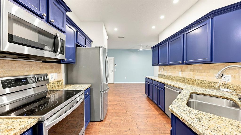 Image 13 of property listing at 6302 ROSEFINCH COURT 102, Bradenton, FL 34202
