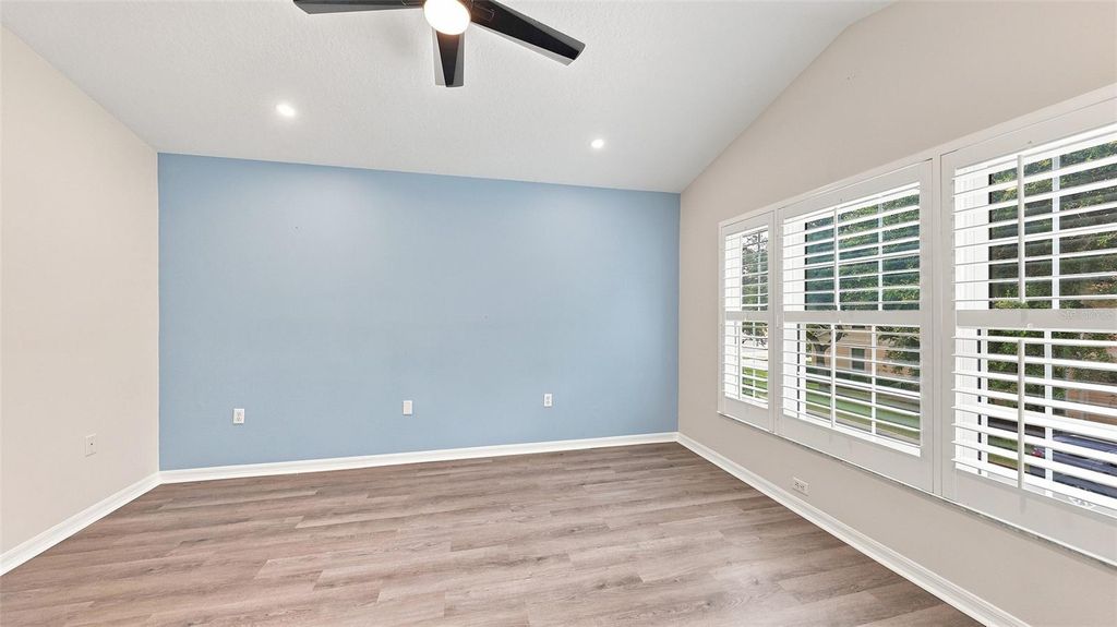 Image 25 of property listing at 6302 ROSEFINCH COURT 102, Bradenton, FL 34202