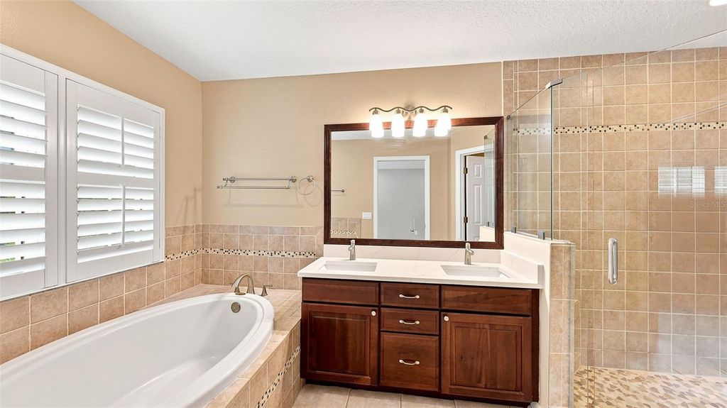 Image 28 of property listing at 6302 ROSEFINCH COURT 102, Bradenton, FL 34202