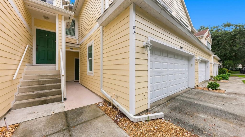 Image 4 of property listing at 6302 ROSEFINCH COURT 102, Bradenton, FL 34202