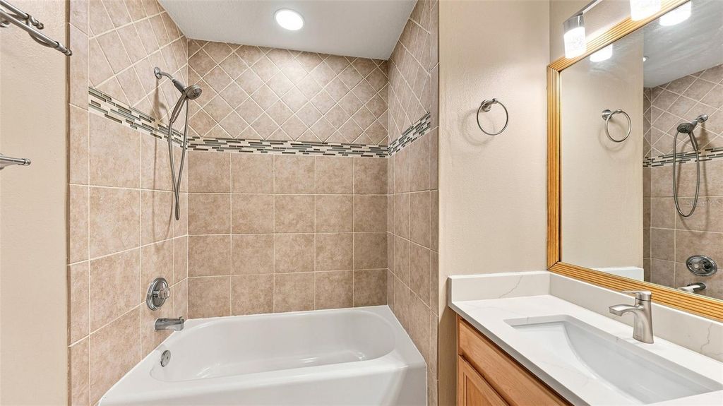 Image 36 of property listing at 6302 ROSEFINCH COURT 102, Bradenton, FL 34202