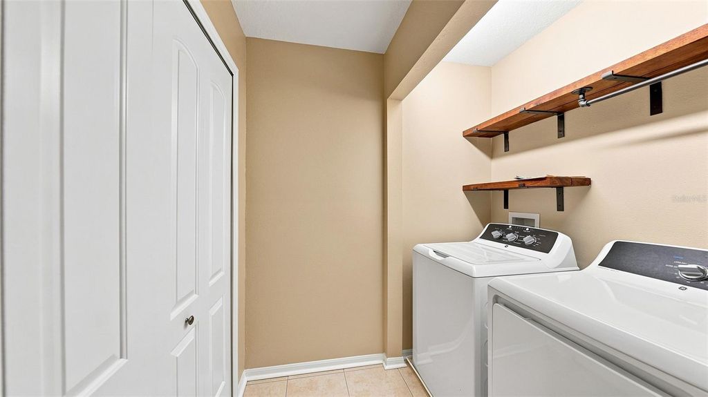 Image 42 of property listing at 6302 ROSEFINCH COURT 102, Bradenton, FL 34202